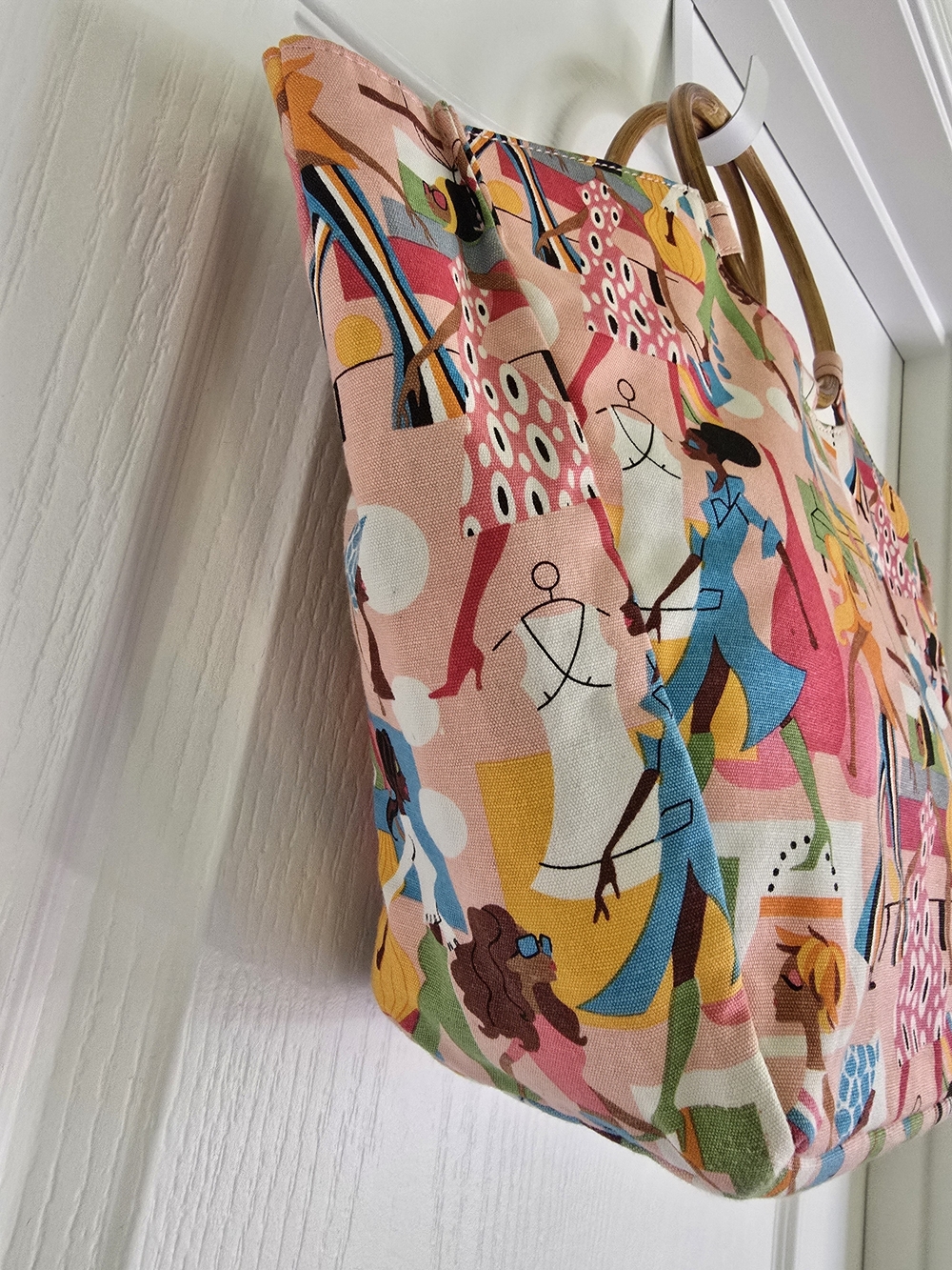 EUC Neiman Marcus Vibrant "Fashion Diva" Novelty Print Bag With Wooden Handles - Picture 5 of 11